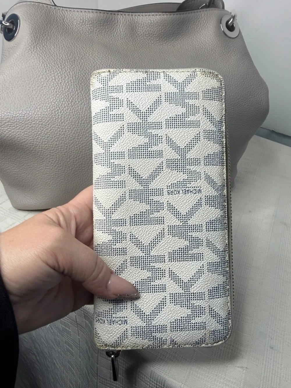 Michael Kors Raven Large Pebbled Leather Tote, Pearl Grey Bag /Wallet set.